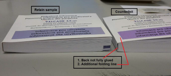 Abbildung der Anwendungsbroschüre;  links das Original, rechts die Fälschung (Broschürenrücken nicht vollständig verklebt).