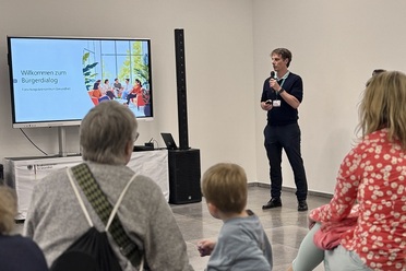 Vortrag Dr. Steffen Heß, Tag der offenen Tür 2025 im BMG (Quelle: BfArM) Vortrag Dr. Steffen Heß, Tag der offenen Tür 2025 im BMG