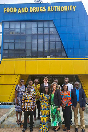 PharmTrain2 and FDA Ghana united in front of the FDA headquarters in Accra (Source: BfArM/PharmTrain) PharmTrain2 and FDA Ghana united in front of the FDA headquarters in Accra